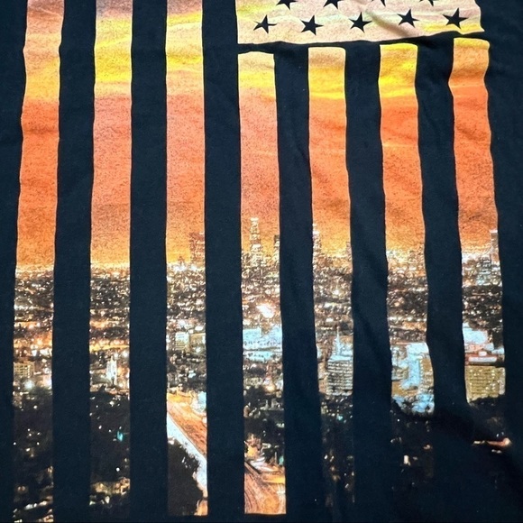 REBELS & NOMADS | USA flag and NYC skyline T-shirt - Picture 7 of 7